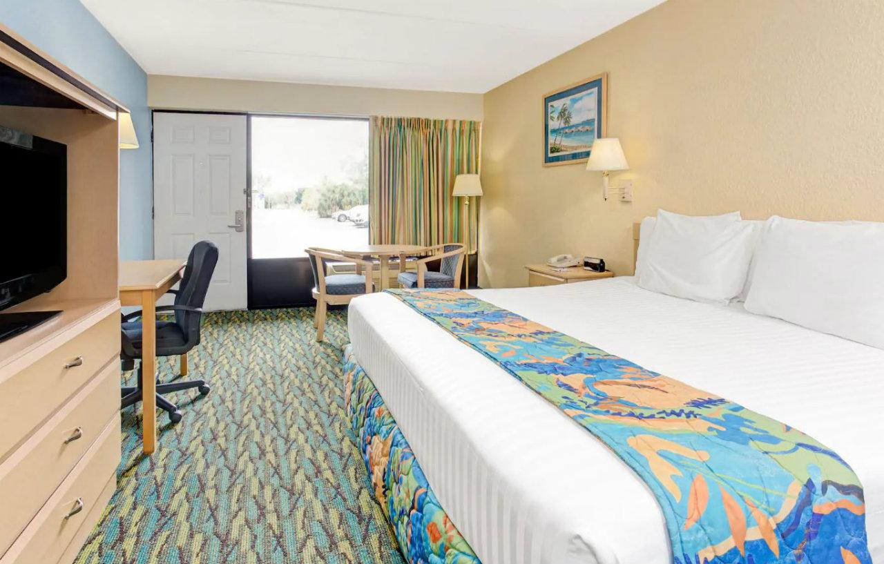 Vivo Living West Hotel 2*